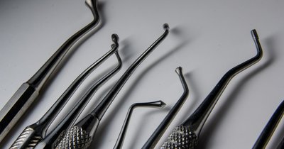 Gratowanie metalu – narzędzia i techniki