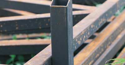 Jak zbudować bramę z profili stalowych – przewodnik