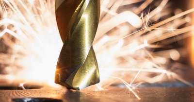 Wiercenie w metalu – rola chłodzenia i smarowania